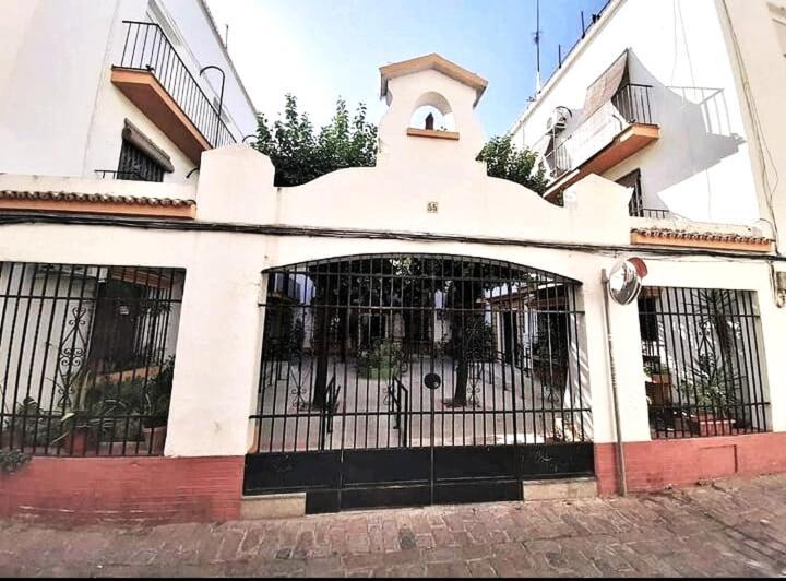 Roberta'S Guest House Seville Exterior photo
