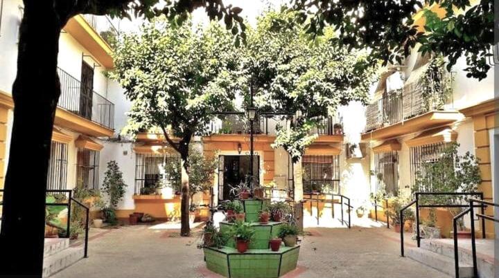 Roberta'S Guest House Seville Exterior photo